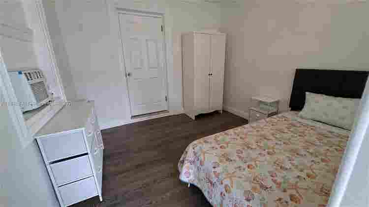 Private Room with Share Bathroom