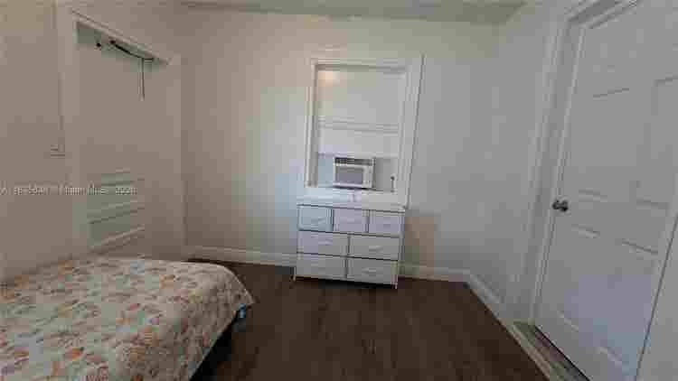 Private Room with Share Bathroom