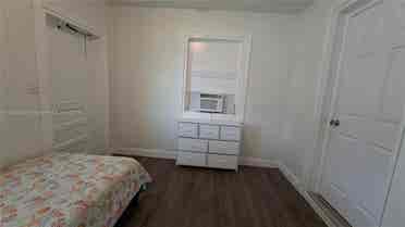Private Room with Share Bathroom