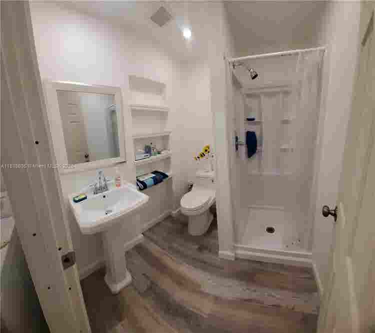 Private Room with Share Bathroom