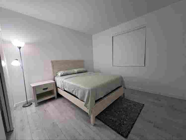 Room for rent AVAILABLE NOW!!