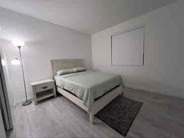 Room for rent AVAILABLE NOW!!