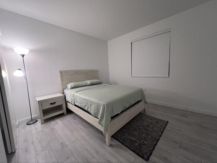 Room for rent AVAILABLE NOW!!