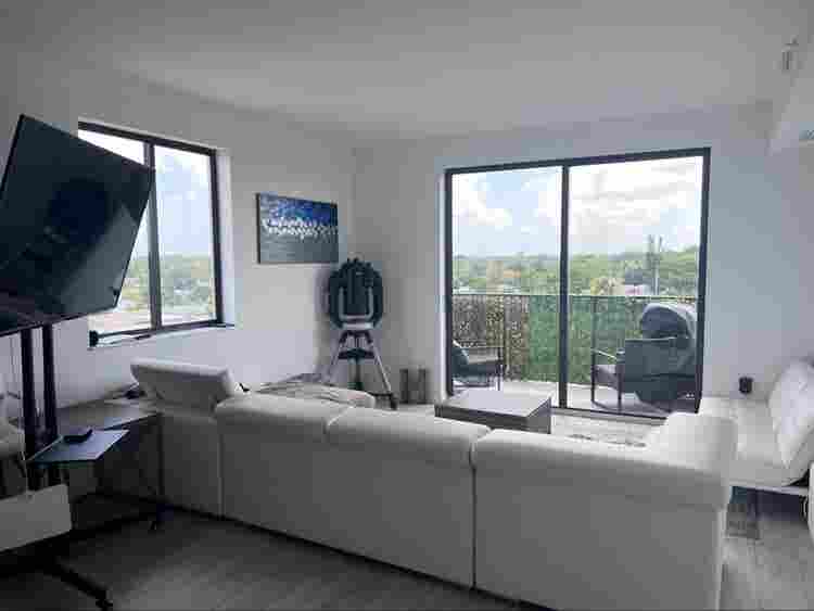 Room for rent AVAILABLE NOW!!
