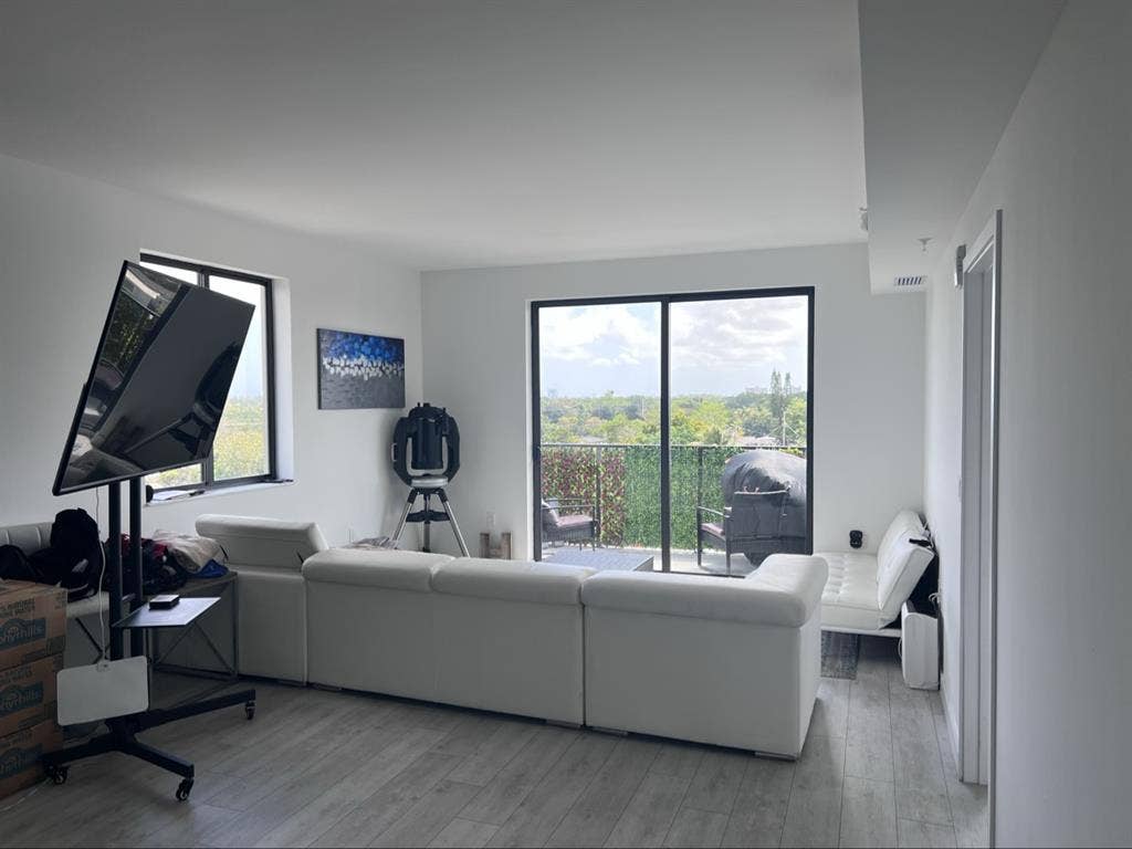 Room for rent AVAILABLE NOW!!