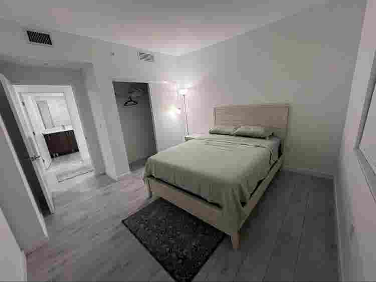 Room for rent AVAILABLE NOW!!