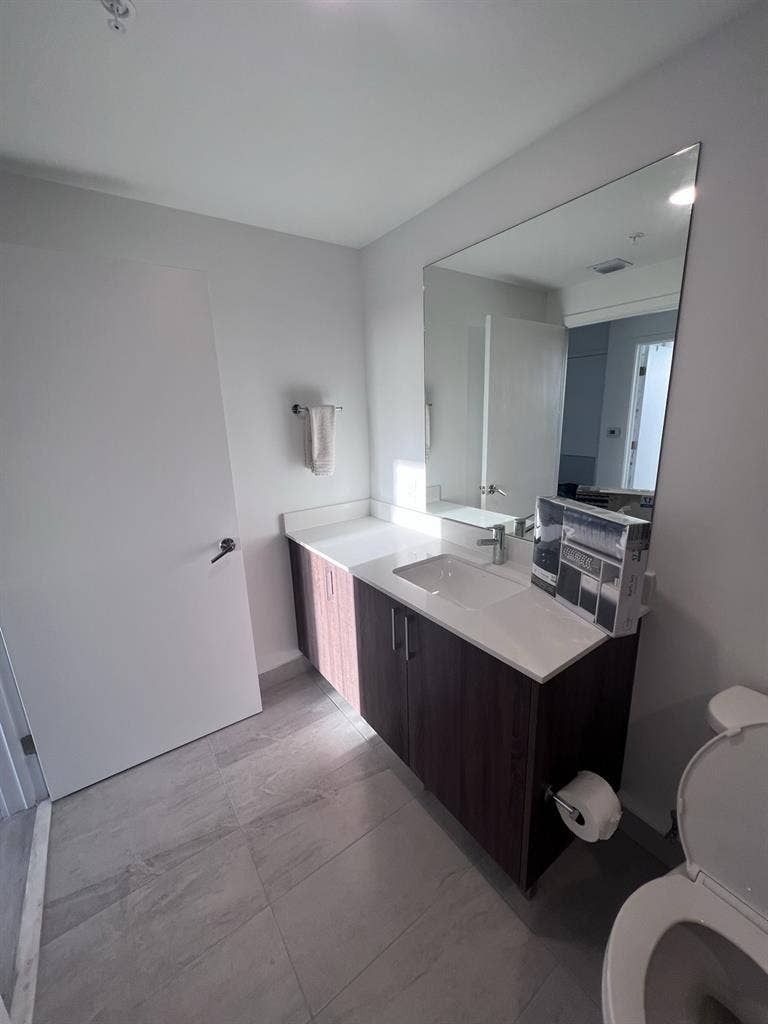 Room for rent AVAILABLE NOW!!