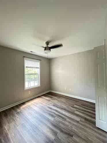 Looking for roommate ! Urgent !