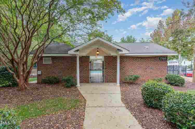 Looking for roommate ! Urgent !