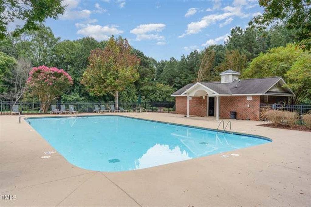 Looking for roommate ! Urgent !