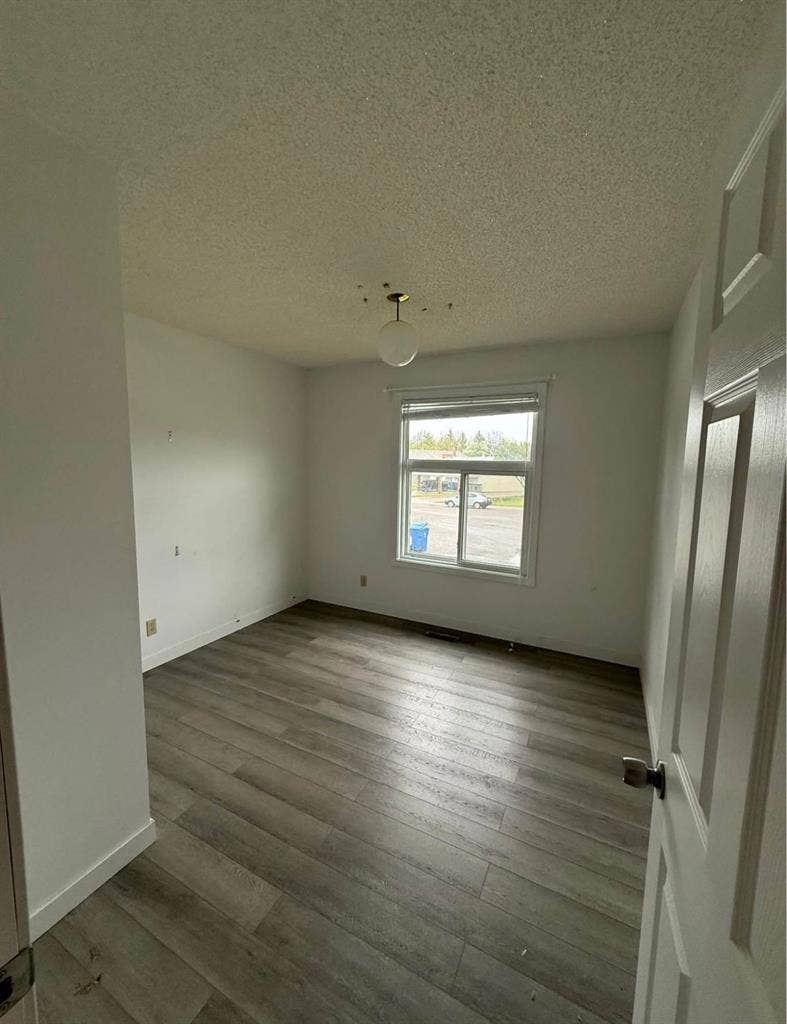 Two rooms available for sharing