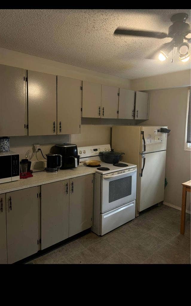 Two rooms available for sharing
