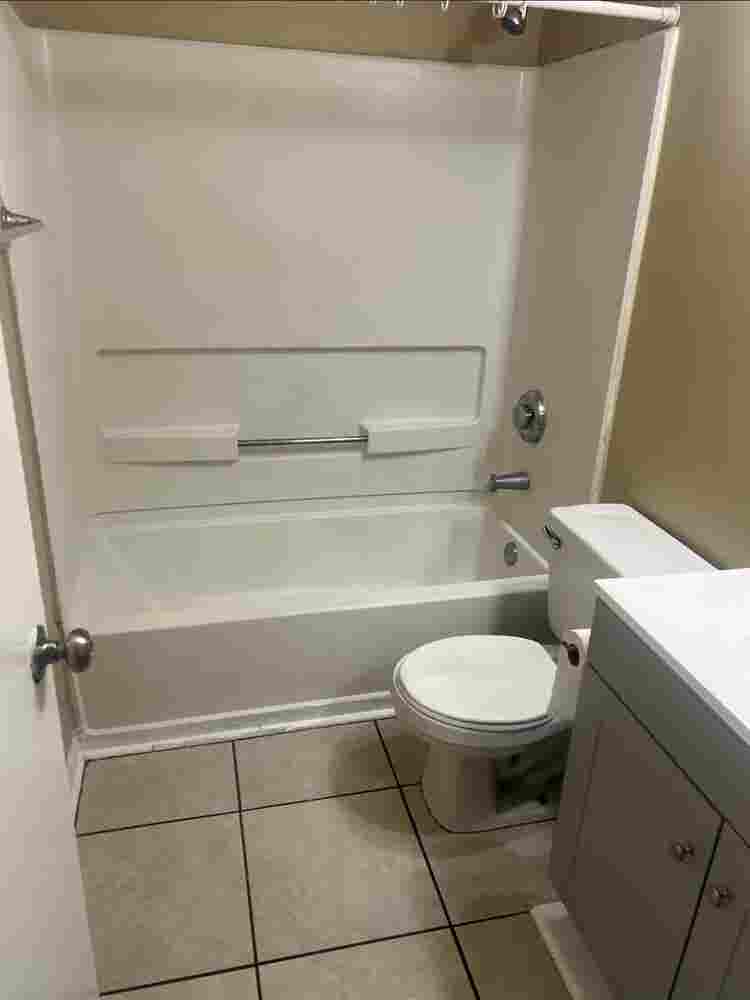 Rooms to rent in a condo