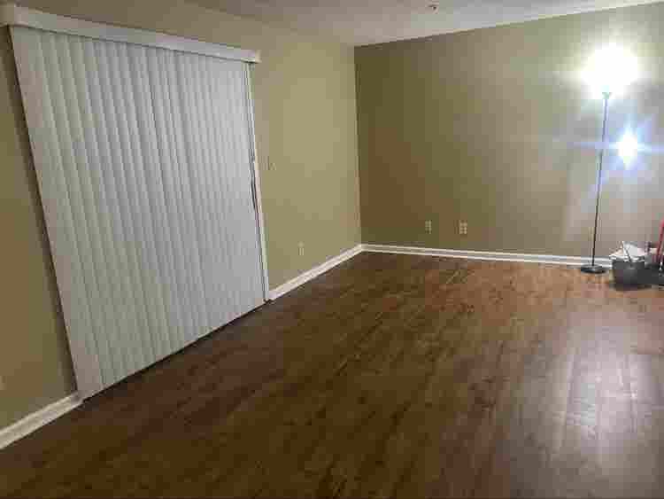 Rooms to rent in a condo