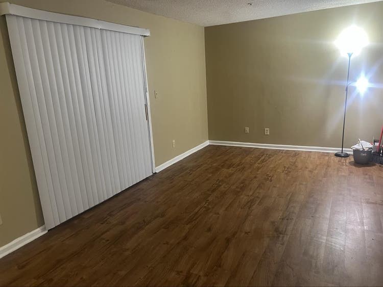 Rooms to rent in a condo