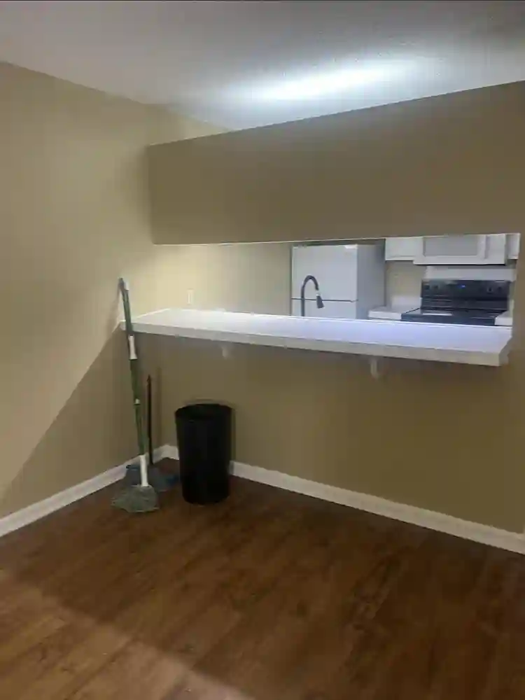 Rooms to rent in a condo