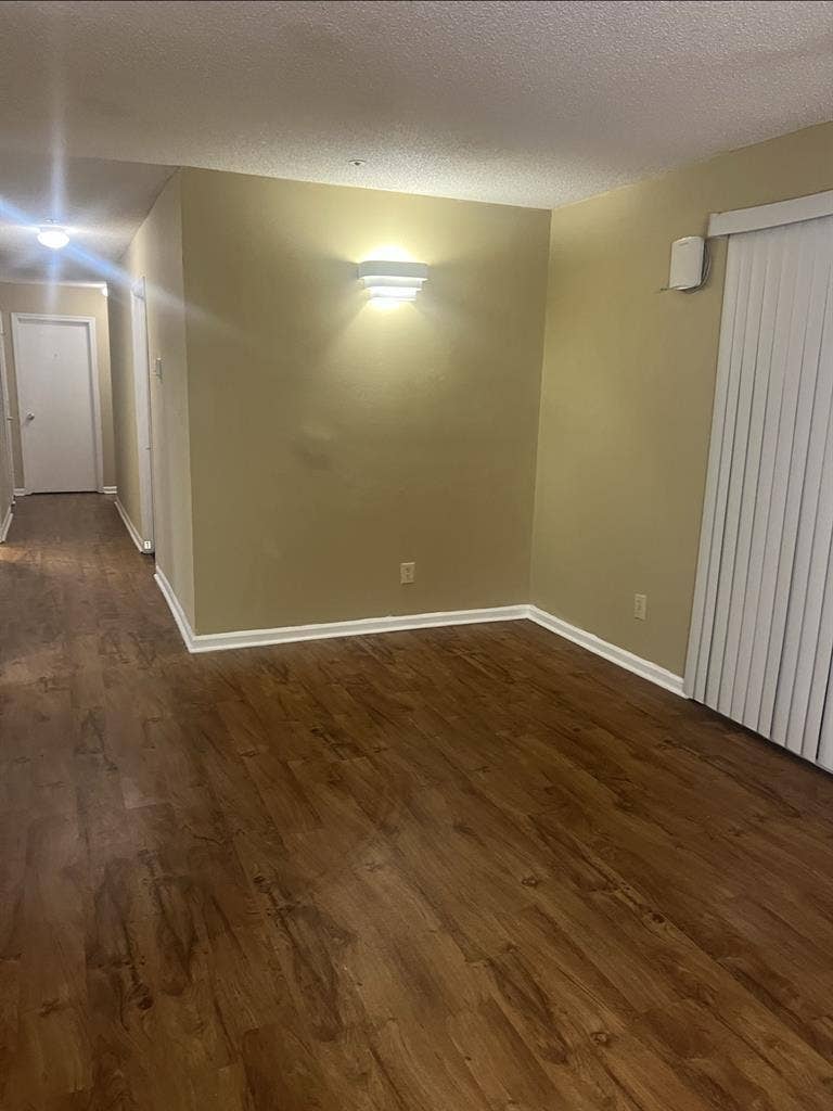 Rooms to rent in a condo