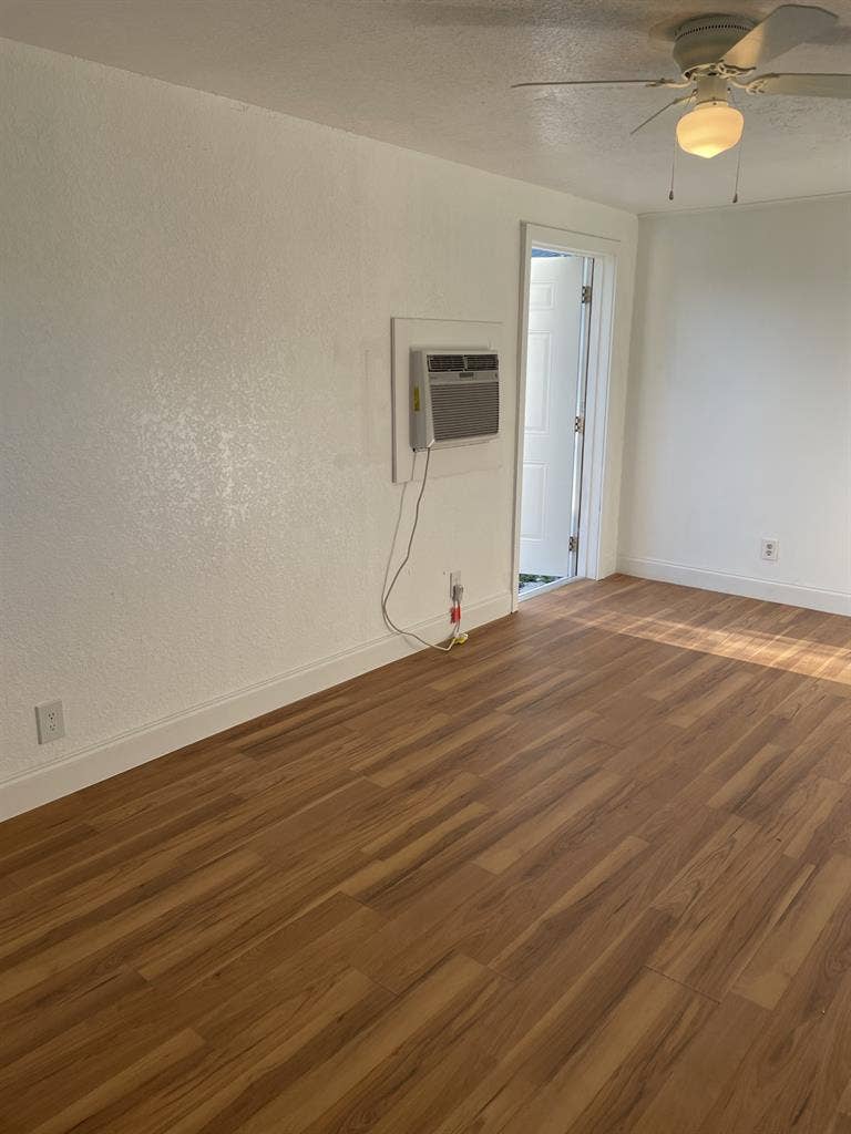 🌴 Brand-New Efficiency / Studio 🌴