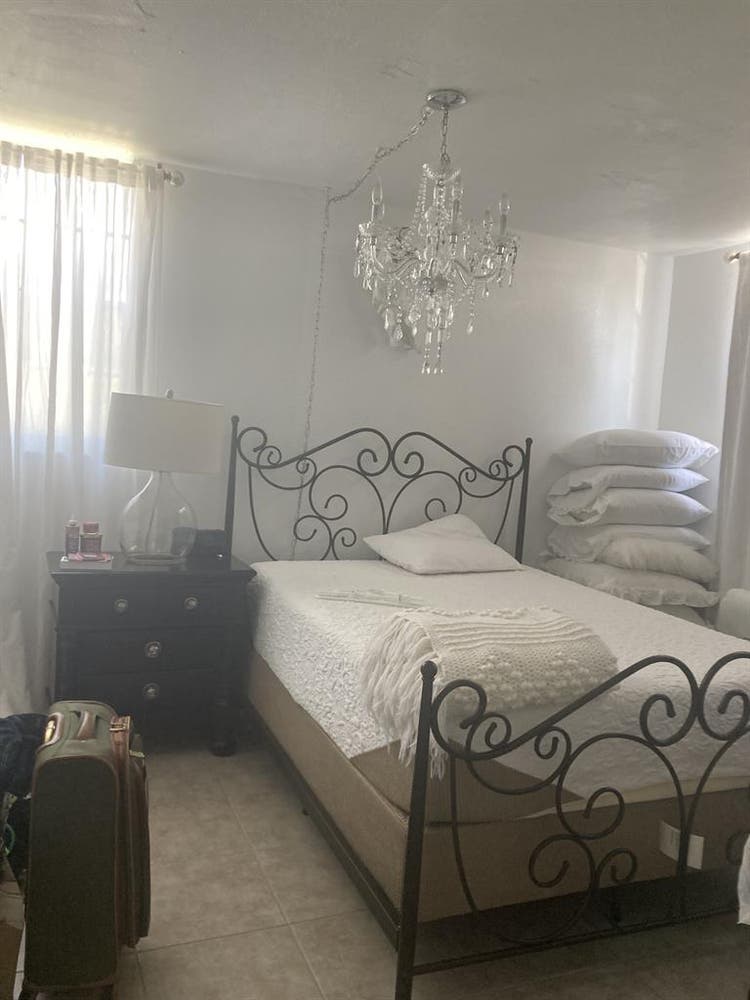 Furnished room for Rent