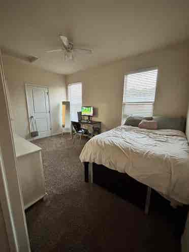 Room for rent!