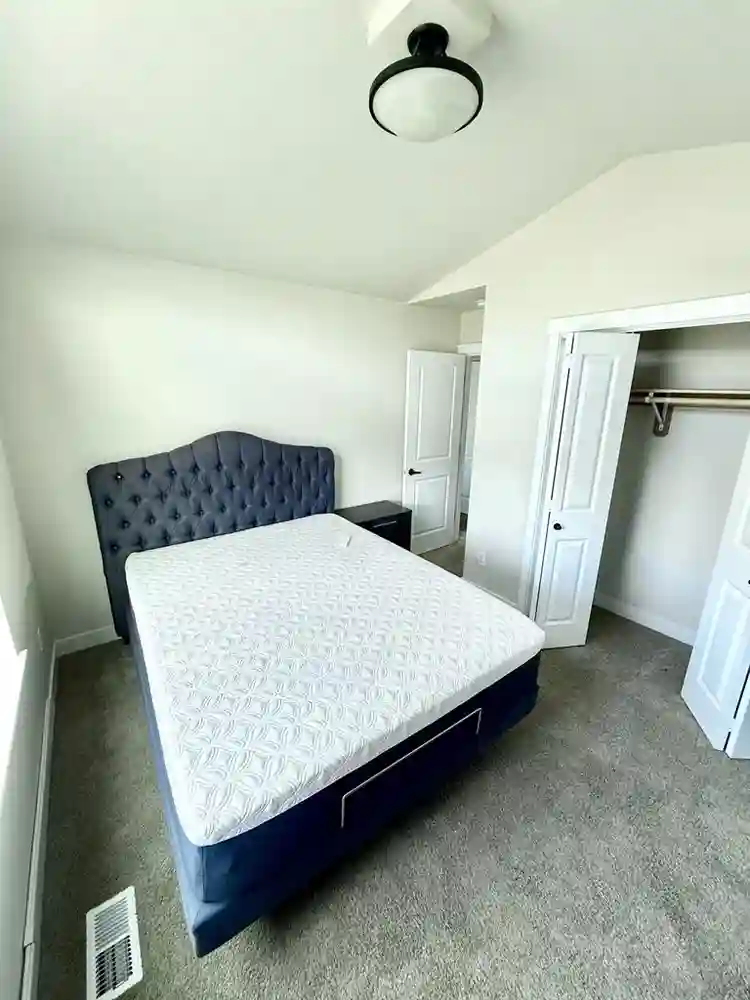 Furnished room plus Utilities/WiFi