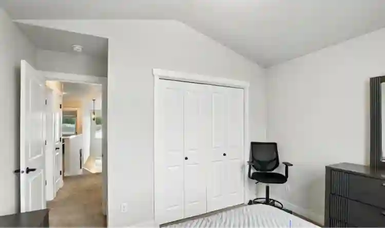 Furnished room plus Utilities/WiFi