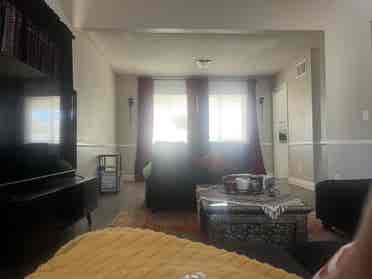 Renting a room ~ 4 bd house w pool