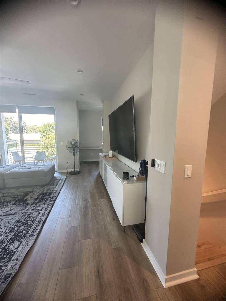 Furnished1Bed Shared Bath For Lease