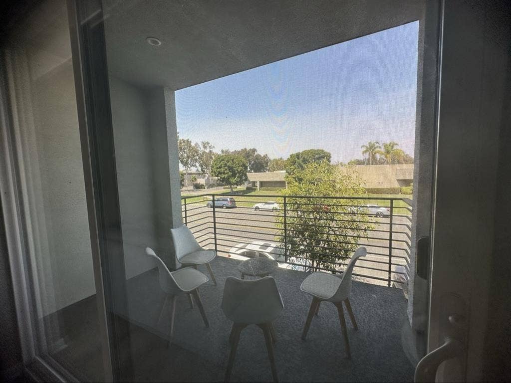 Furnished1Bed Shared Bath For Lease
