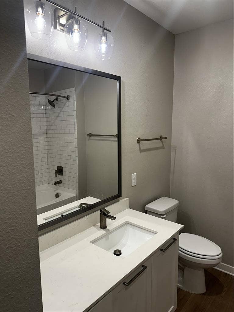 Looking for roommate