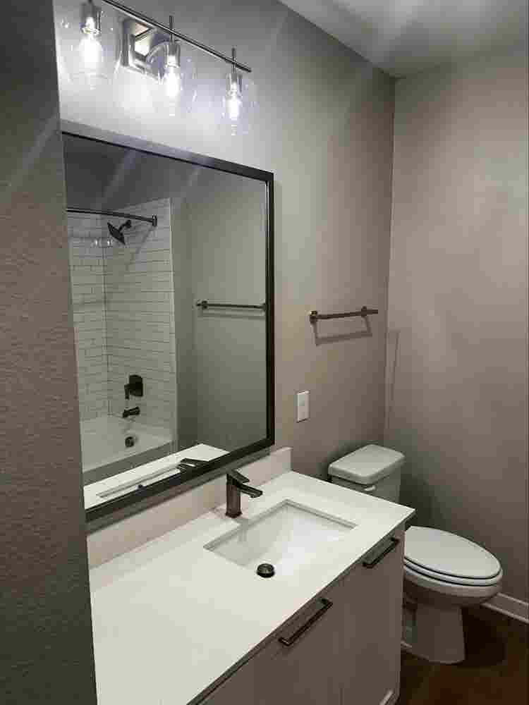 Looking for roommate