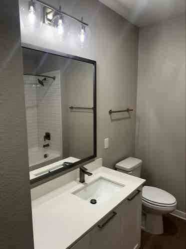 Looking for roommate