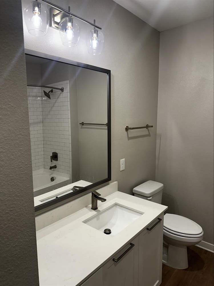 Looking for roommate