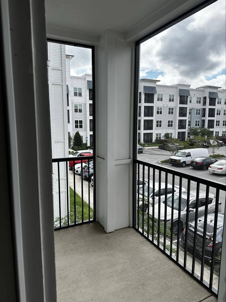 Looking for roommate