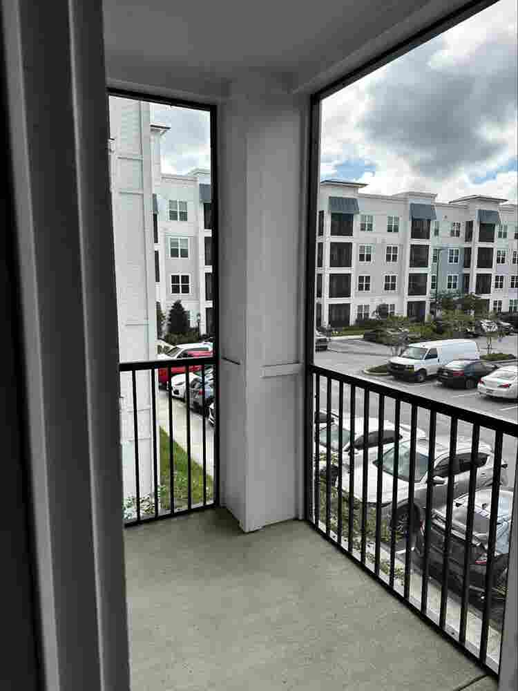 Looking for roommate