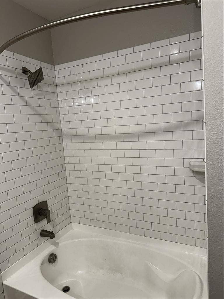 Looking for roommate