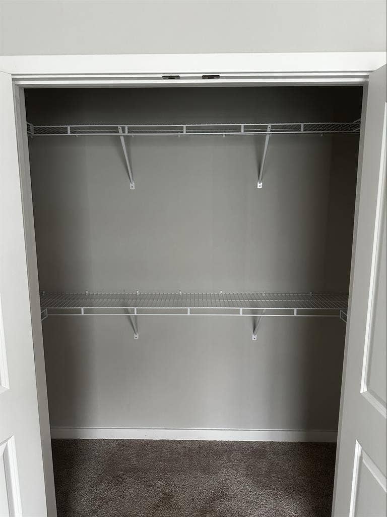 Looking for roommate