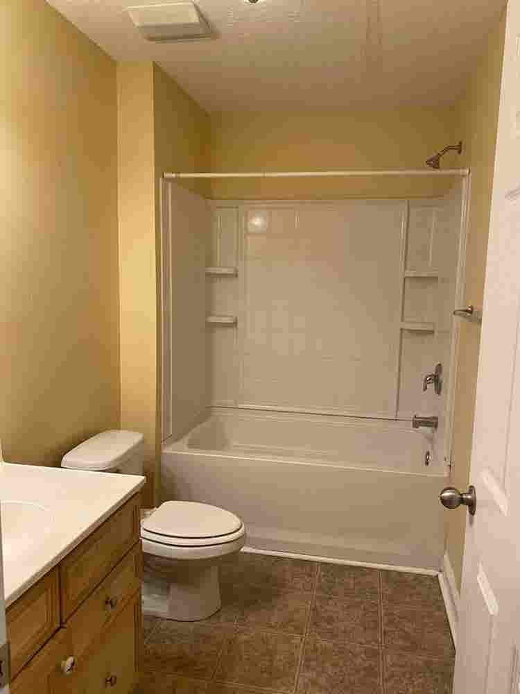 2 Rooms available