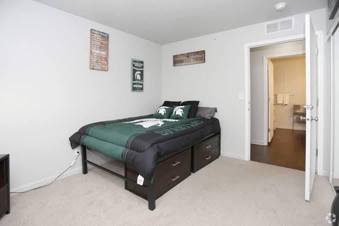 I'm looking for a female tenant.