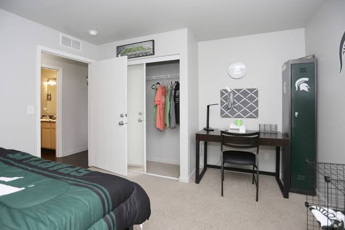 I'm looking for a female tenant.