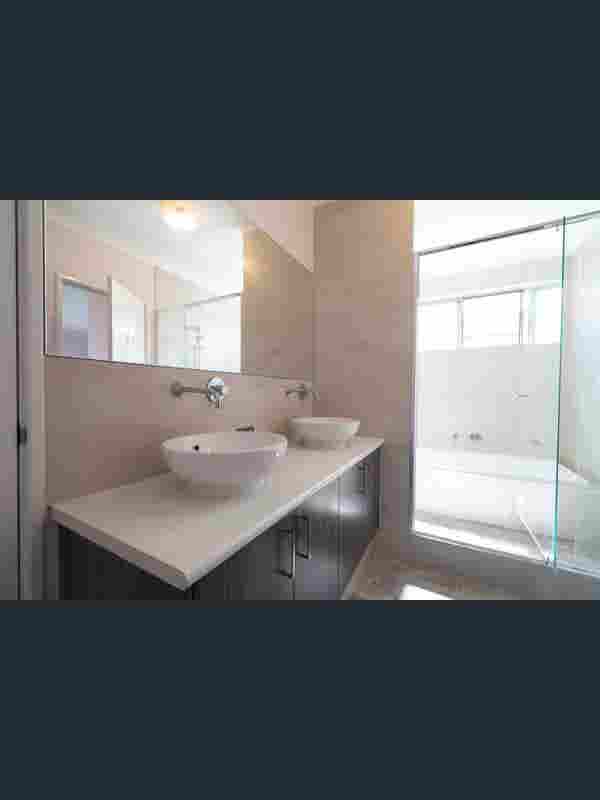 A room available in Hammond Park