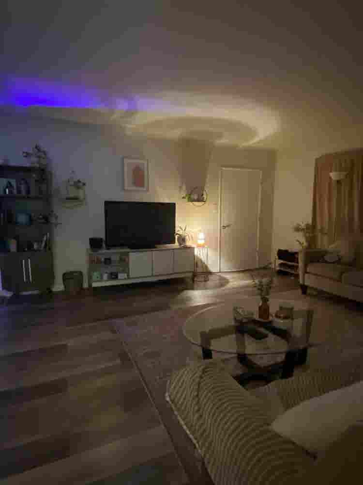 Cozy room for rent! 
Available OCT 1