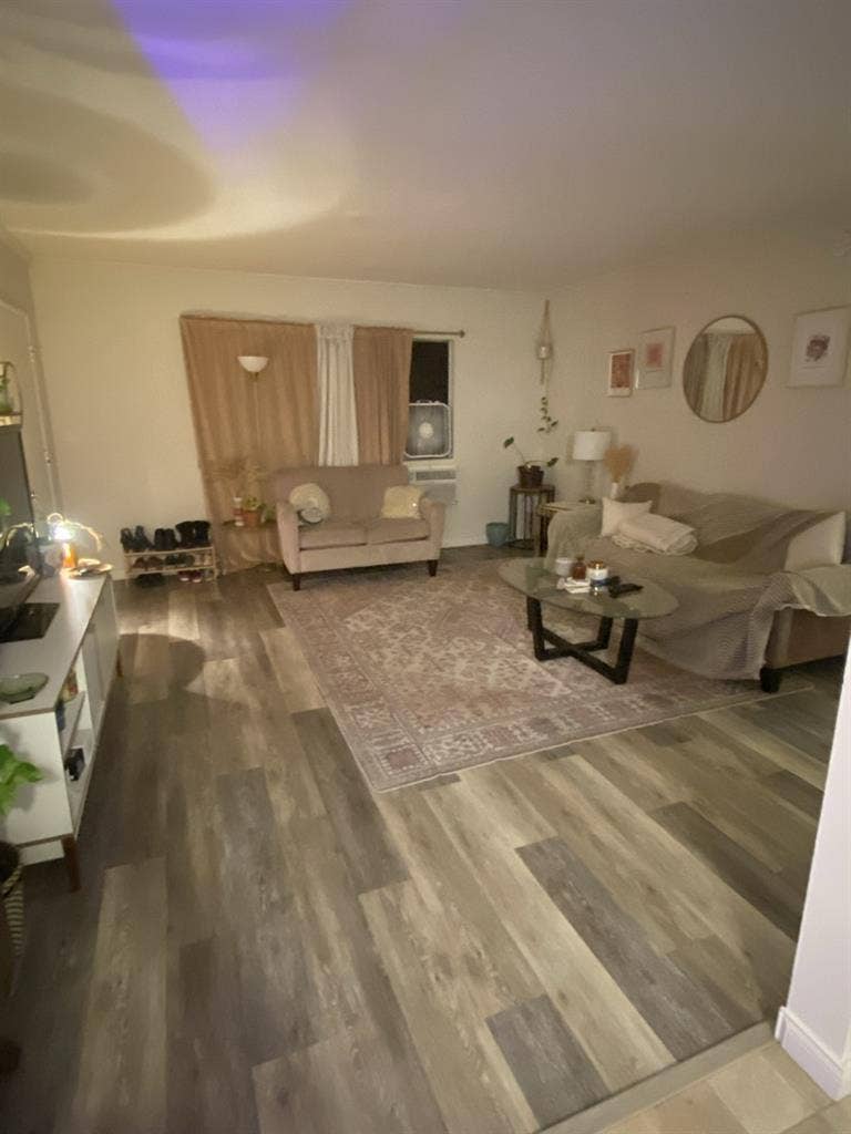 Cozy room for rent!
Available OCT 1