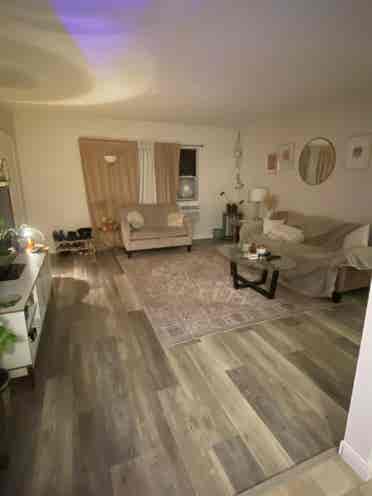 Cozy room for rent! 
Available OCT 1