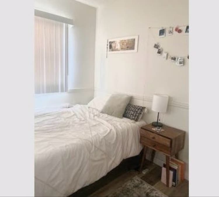 Cozy room for rent! 
Available OCT 1