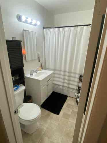 Cozy room for rent! 
Available OCT 1