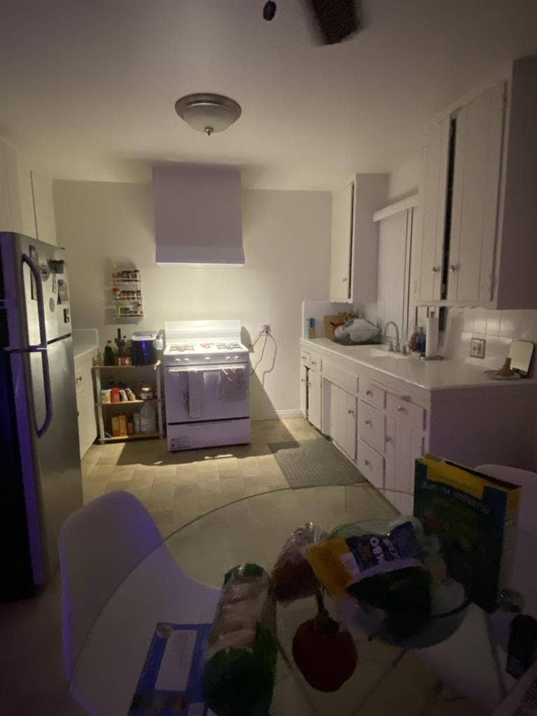 Cozy room for rent!
Available OCT 1