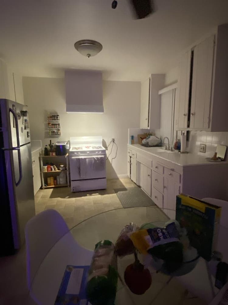 Cozy room for rent! 
Available OCT 1