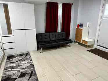 Basement en-suite available Oct.