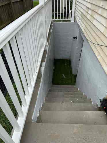 Basement en-suite available Oct.